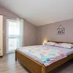 Two-bedroom In Biograd 公寓 *